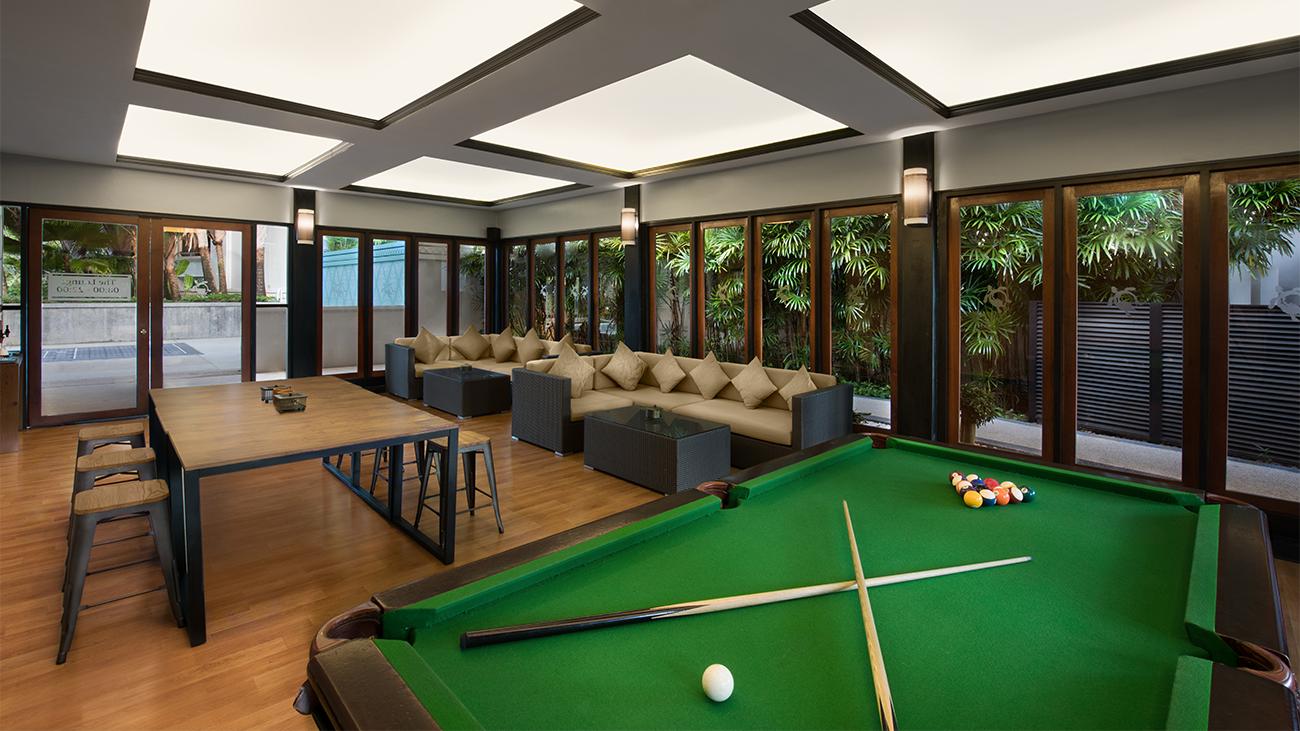 Entertainment Lounge